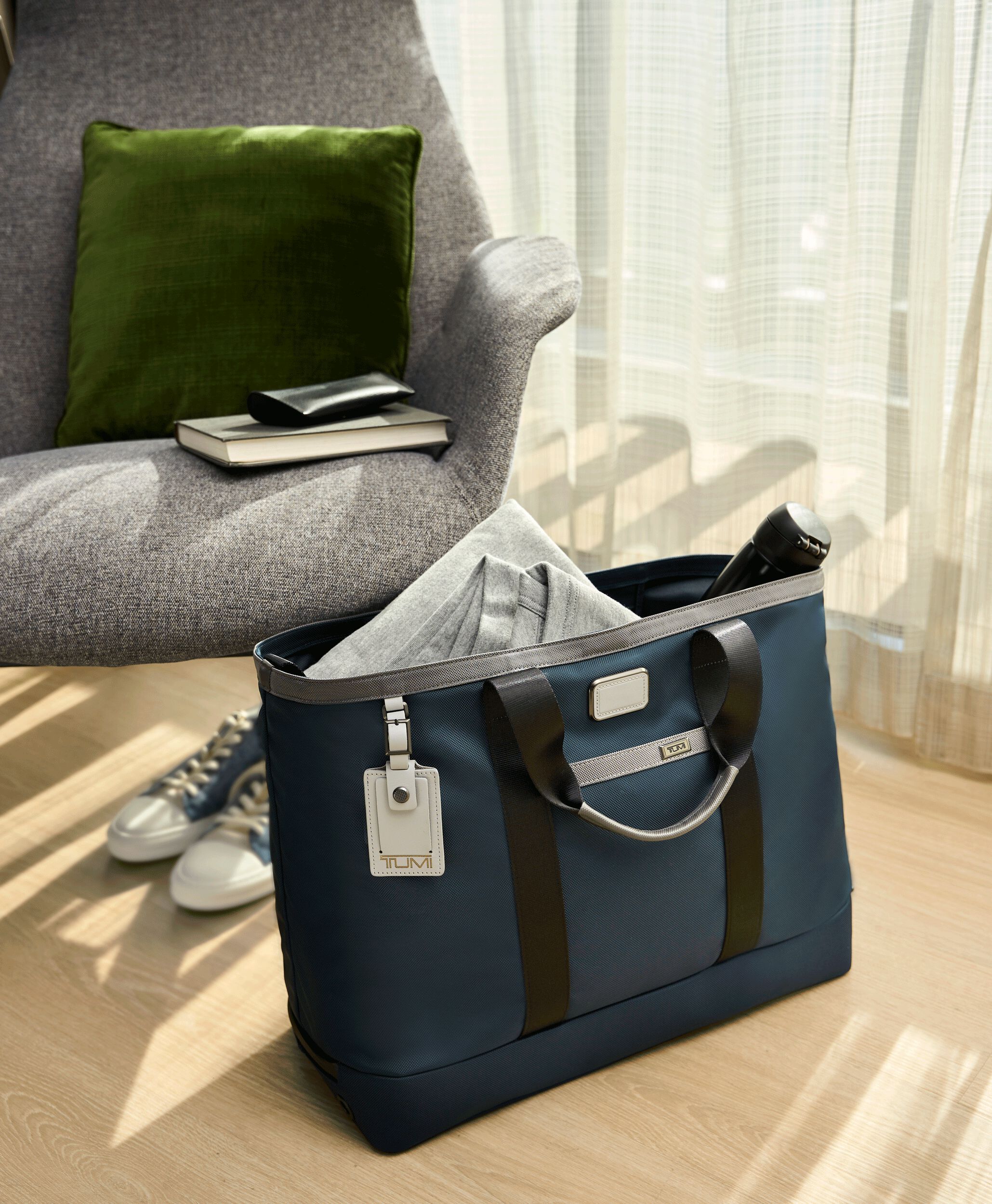 Tumi carry on tote discount