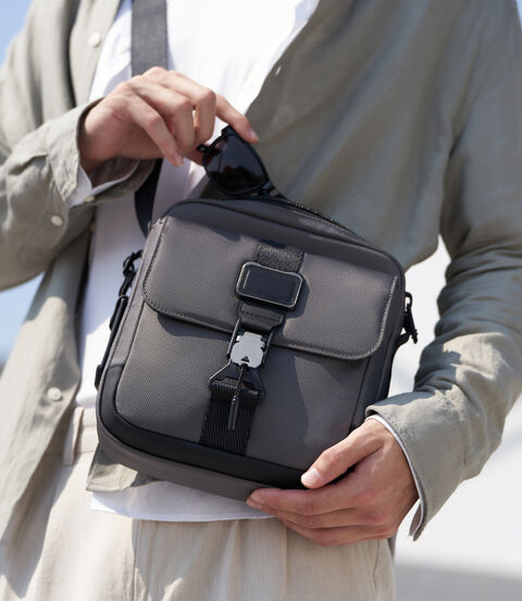 ALPHA BRAVO กระเป๋าสะพายข้าง Junior Crossbody  lifestyle | TUMI