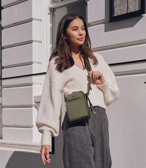 VOYAGEUR กระเป๋าสะพายข้าง  Persia Crossbody  lifestyle | TUMI
