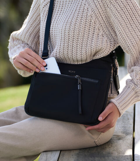 VOYAGEUR กระเป๋าสะพายข้าง GRETNA CROSSBODY  lifestyle | TUMI
