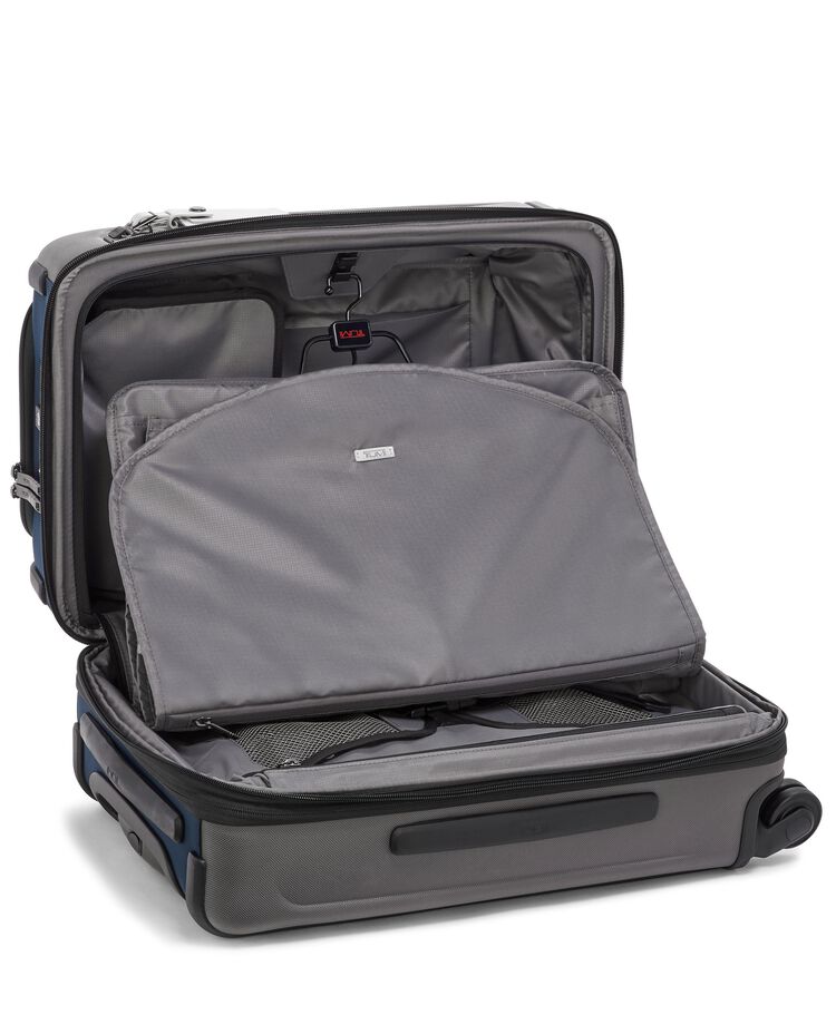 ALPHA กระเป๋าเดินทางขึ้นเครื่อง International Dual Access 4 Wheeled Carry-On  hi-res | TUMI