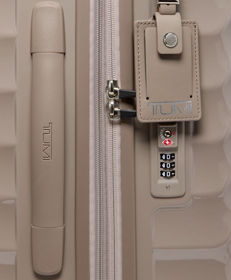 กระเป๋าเดินทางขึ้นเครื่อง International Expandable 4 Wheeled Carry-On  hi-res | TUMI