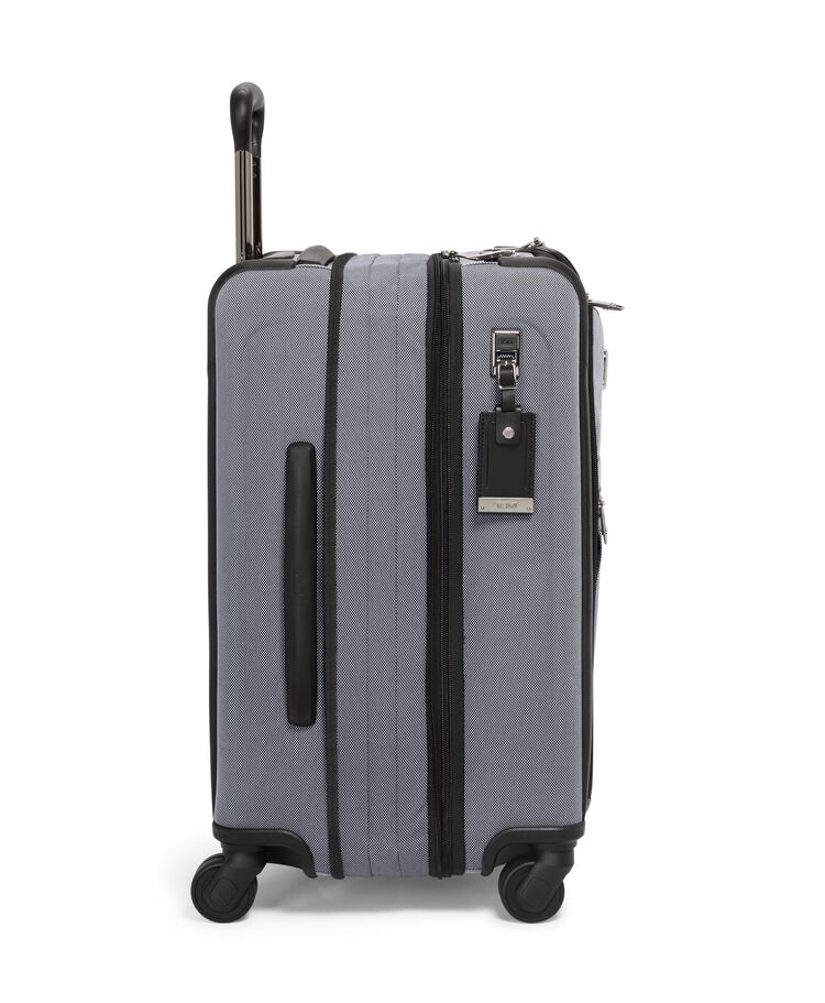 กระเป๋าเดินทางสำหรับนำขึ้นเครื่อง International Dual Access 4 Wheeled Carry-On  hi-res | TUMI