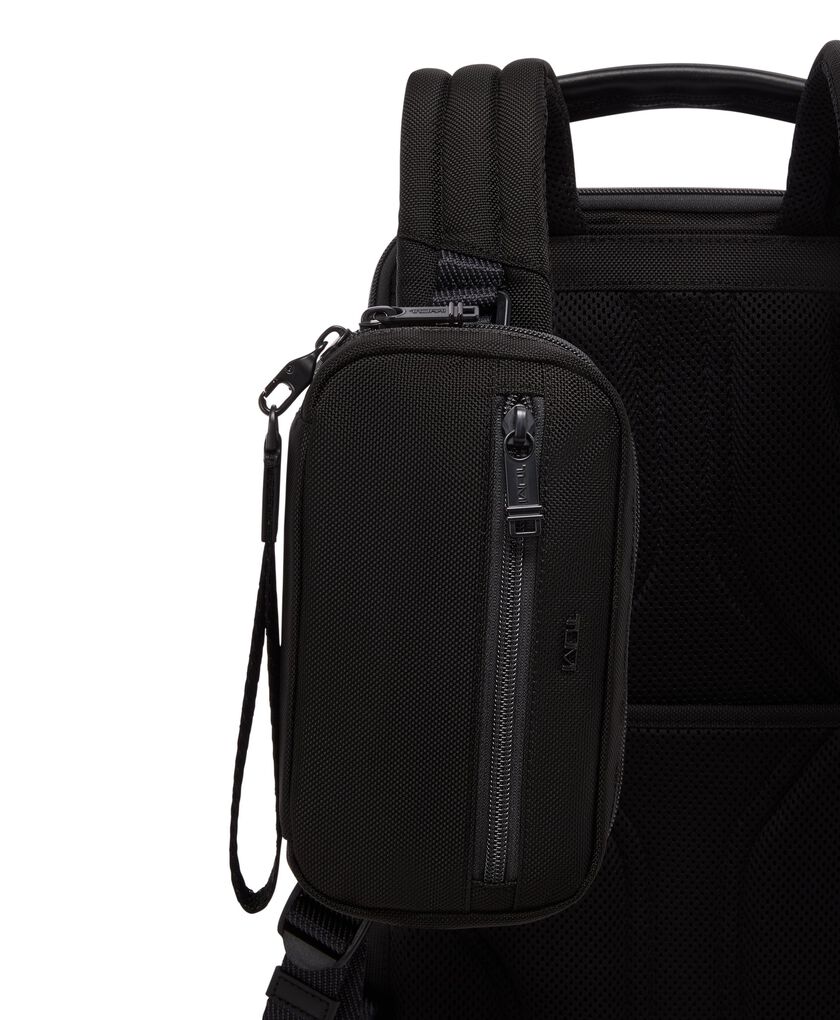 TRAVEL ACCESSORY กระเป๋าใบเล็กและซองจัดระเบียบสำหรับเดินทาง Zip-Around Case  hi-res | TUMI