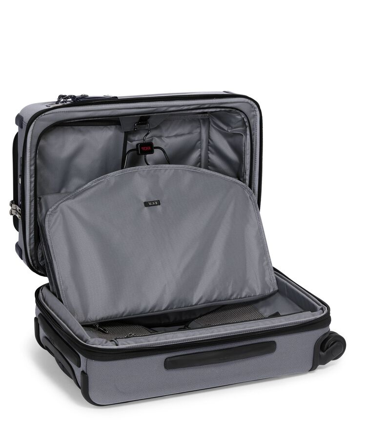 กระเป๋าเดินทางสำหรับนำขึ้นเครื่อง International Dual Access 4 Wheeled Carry-On  hi-res | TUMI