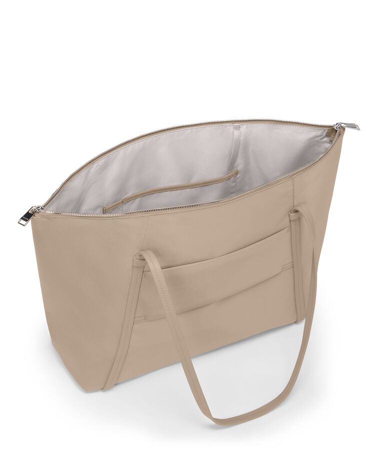 VOYAGEUR กระเป๋าโท้ท Q tote  hi-res | TUMI