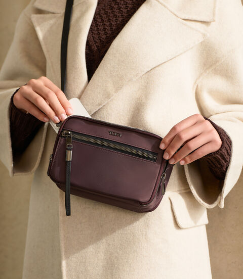 VOYAGEUR Langley Crossbody  lifestyle | TUMI