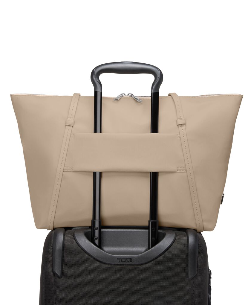 VOYAGEUR กระเป๋าโท้ท Q tote  hi-res | TUMI