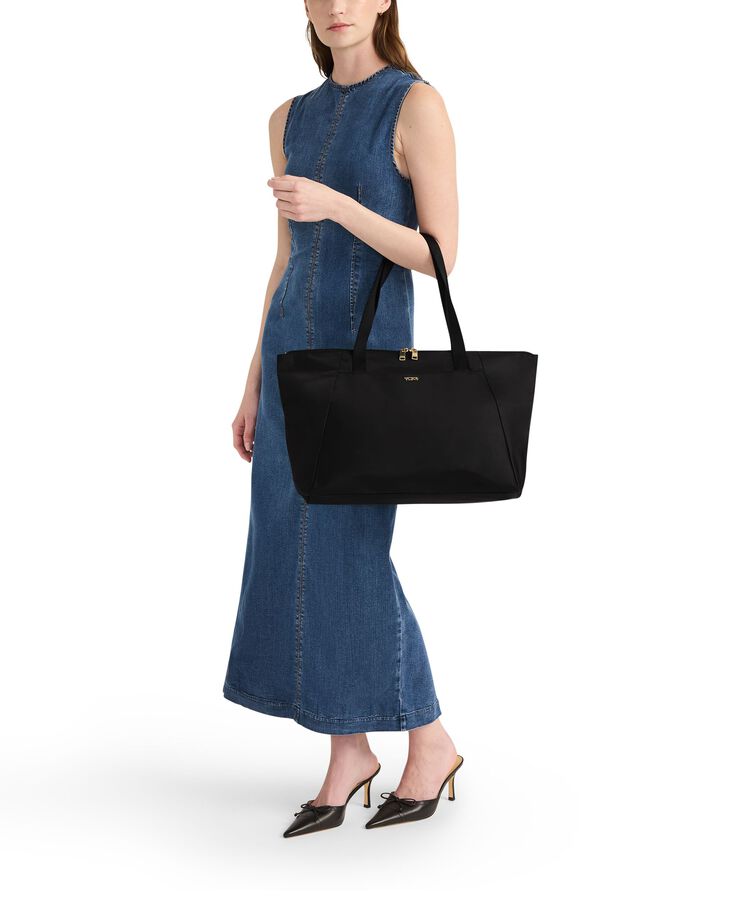 กระเป๋าโท้ท ขนาดกลาง Just In Case Medium Tote  hi-res | TUMI