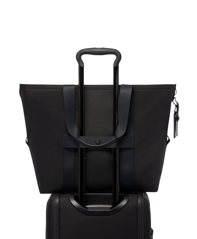 TUMI SPORT กระเป๋าโท้ทขนาดกลาง Essential Med East West Tote  hi-res | TUMI