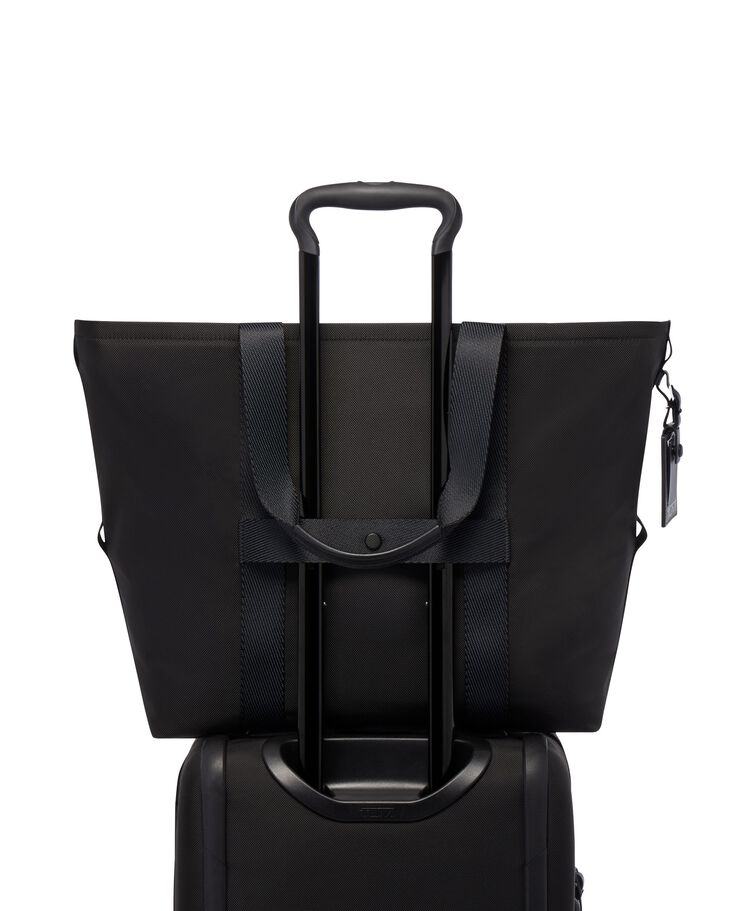 TUMI SPORT กระเป๋าโท้ทขนาดกลาง Essential Med East West Tote  hi-res | TUMI