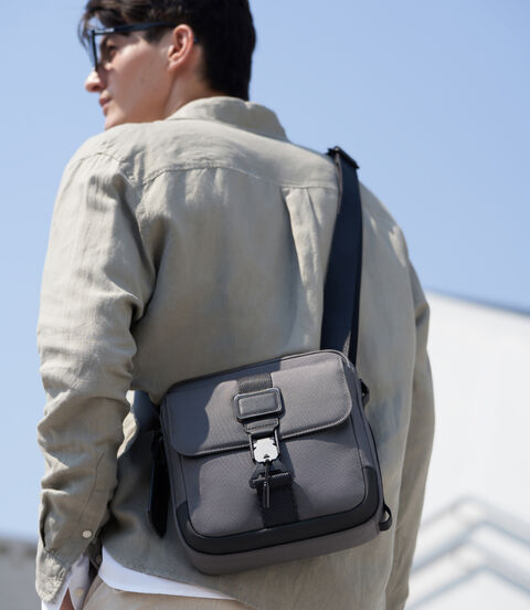 ALPHA BRAVO กระเป๋าสะพายข้าง Junior Crossbody  lifestyle | TUMI