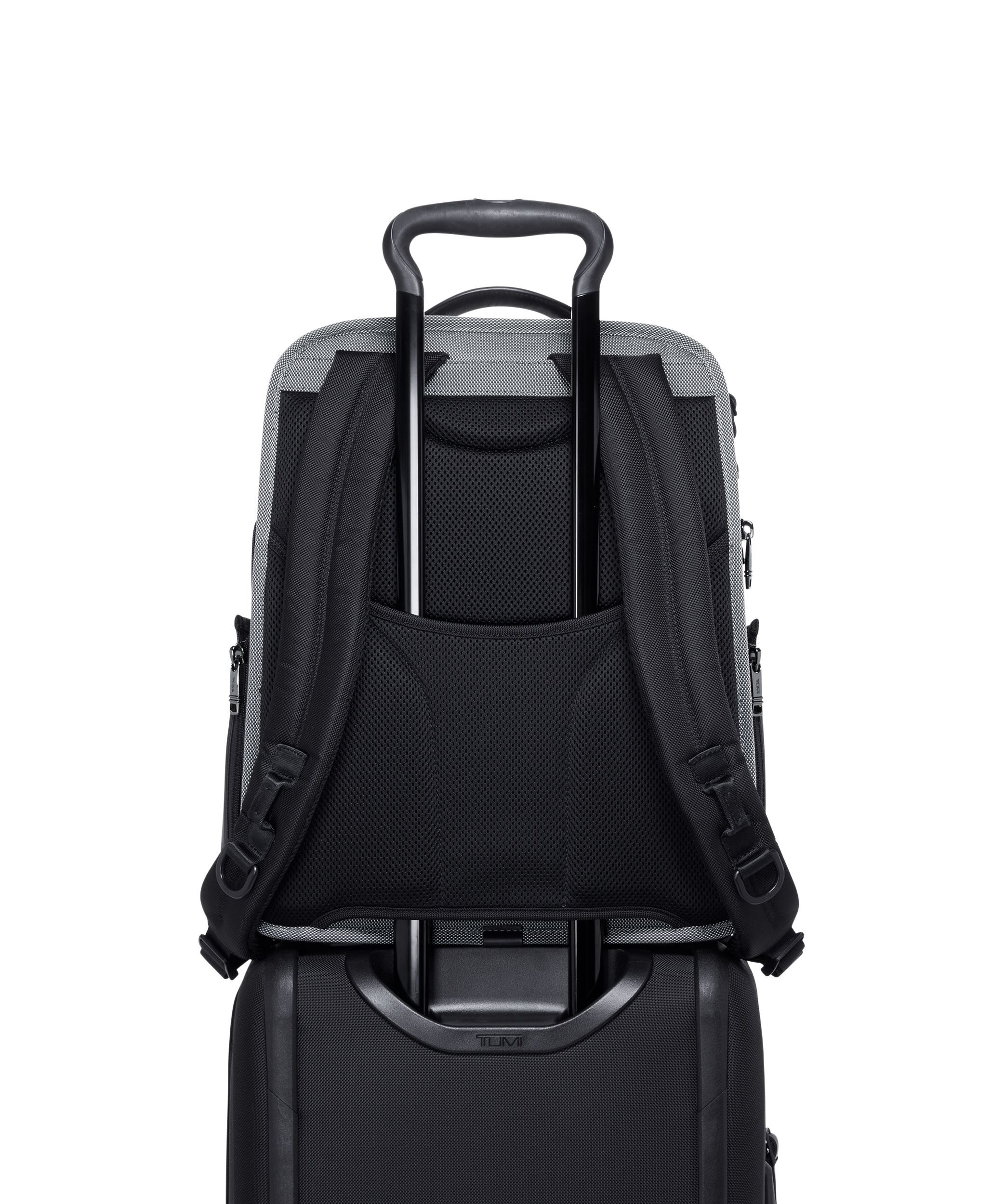 Slim solutions hotsell brief pack tumi
