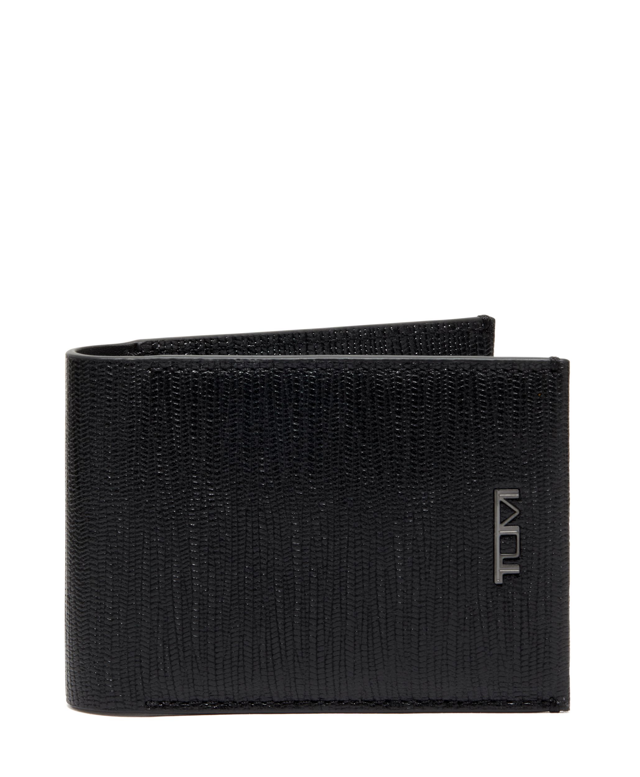 Tumi nassau shop