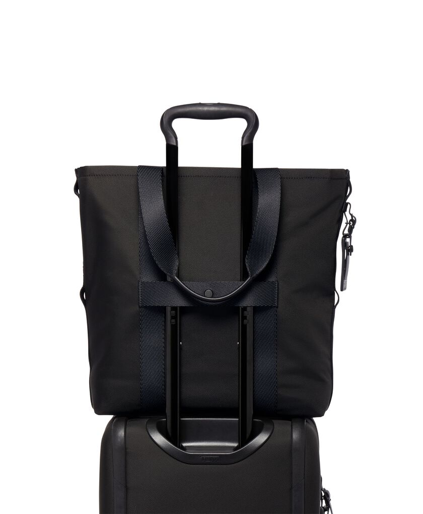 TUMI SPORT กระเป๋าโท้ท Essential North/South Tote  hi-res | TUMI
