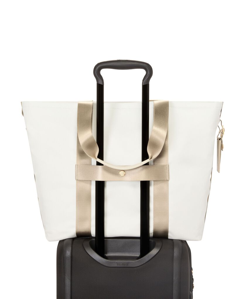 TUMI SPORT กระเป๋าโท้ทขนาดกลาง Essential Med East West Tote  hi-res | TUMI