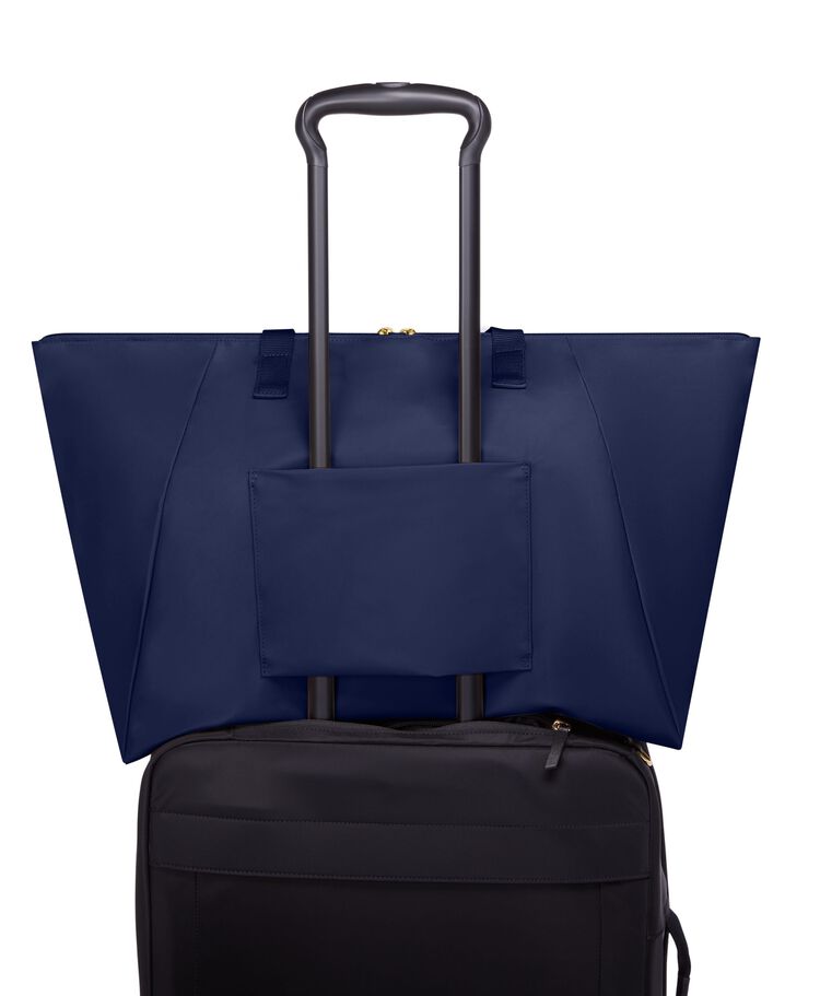 VOYAGEUR กระเป๋าใบเล็กและซองจัดระเบียบสำหรับเดินทาง Just In Case Tote  hi-res | TUMI