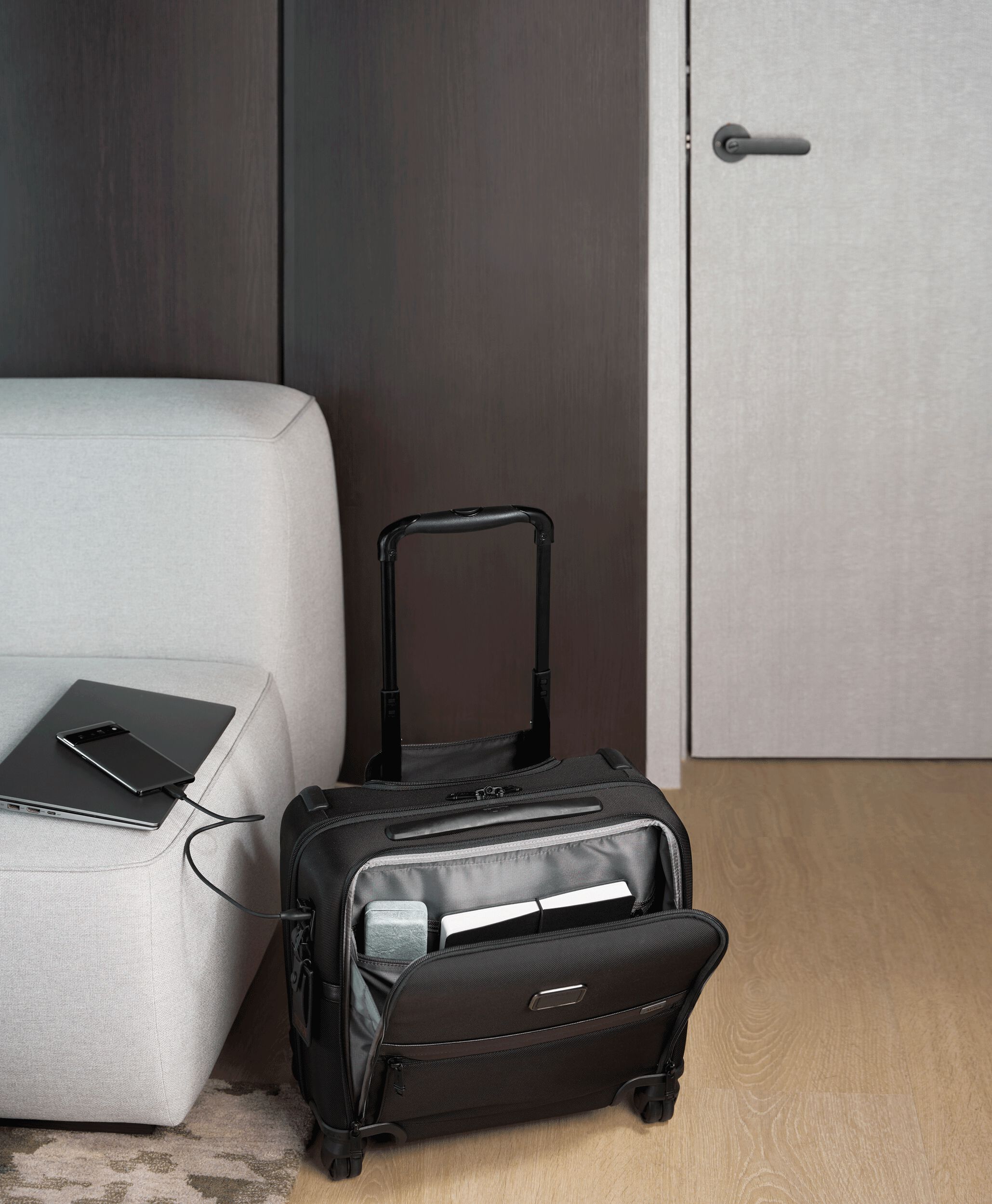 Tumi TUMI ALPHA COMPACT 4 WHL BRIEF TUMI Thailand