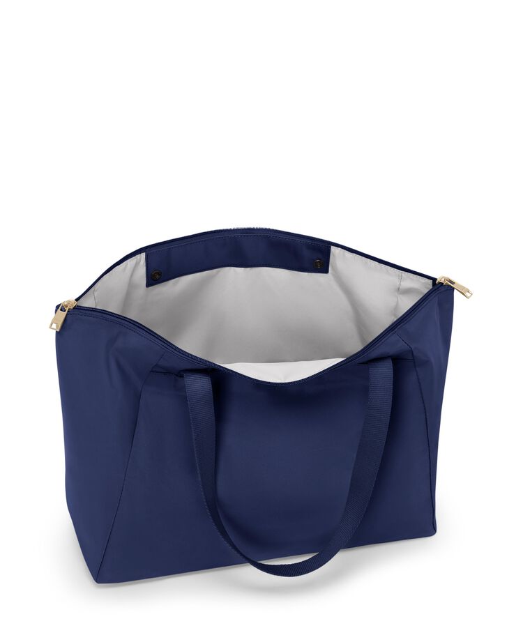 VOYAGEUR กระเป๋าโท้ท ขนาดกลาง Just In Case Medium Tote  hi-res | TUMI