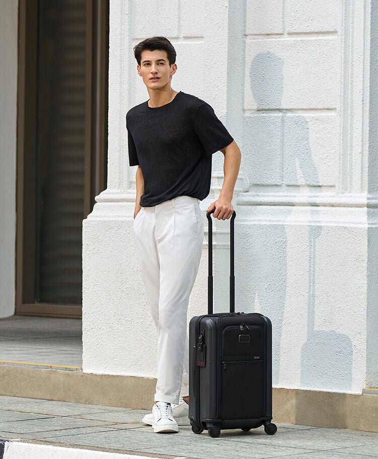 ALPHA กระเป๋าเดินทางสำหรับนำขึ้นเครื่อง International Expandable 4 Wheeled Carry-On  hi-res | TUMI