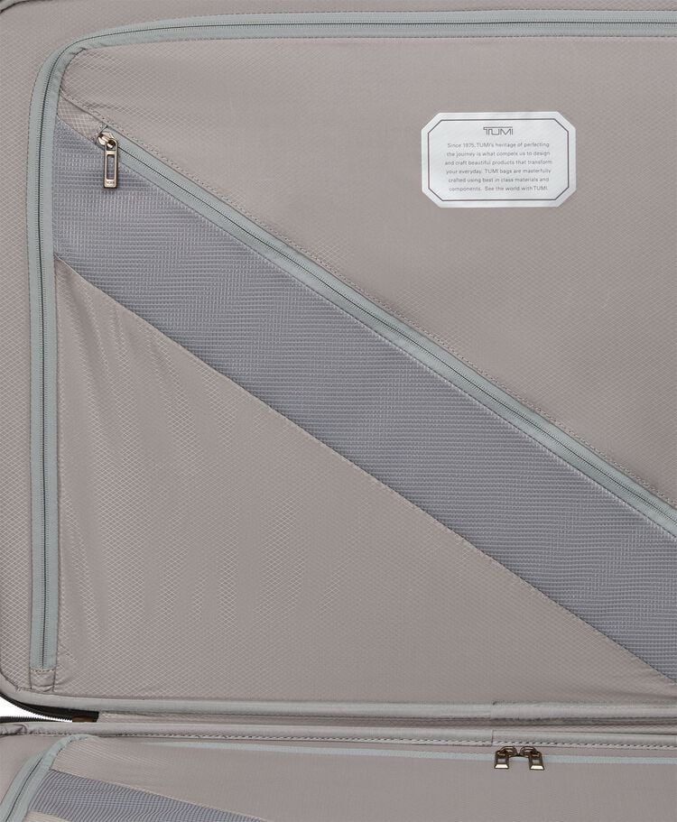 19 DEGREE LITE กระเป๋าเดินทางสำหรับทริประยะยาว Extended Trip Packing Case  hi-res | TUMI