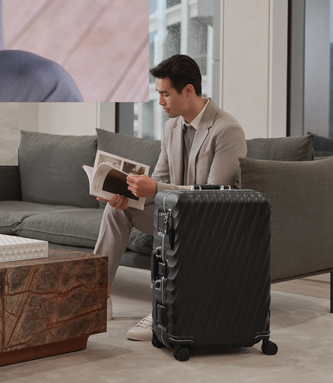 19 DEGREE กระเป๋าเดินทาง 4 ล้อทริประยะสั้น Short Trip 4 Wheeled Packing Case  lifestyle | TUMI