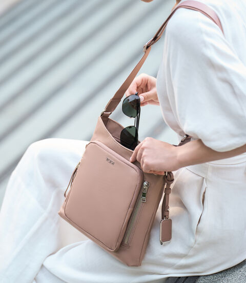 VOYAGEUR กระเป๋าสะพายข้าง Tyler Crossbody  lifestyle | TUMI