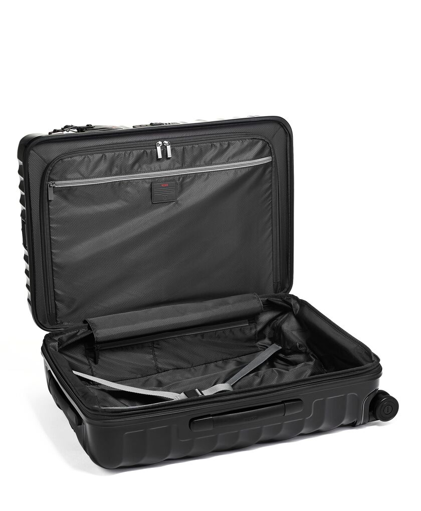 19 DEGREE กระเป๋าเดินทางขยายได้ Short Trip Expandable 4 Wheeled Packing Case  hi-res | TUMI
