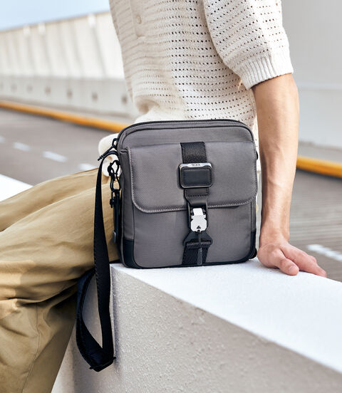 ALPHA BRAVO กระเป๋าสะพายข้าง Junior Crossbody  lifestyle | TUMI