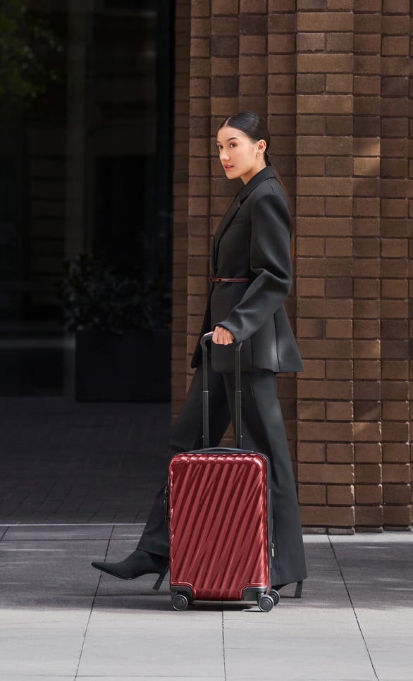 FW25_139683A750_19D_IntlCarryOn_gridBreaker_202508