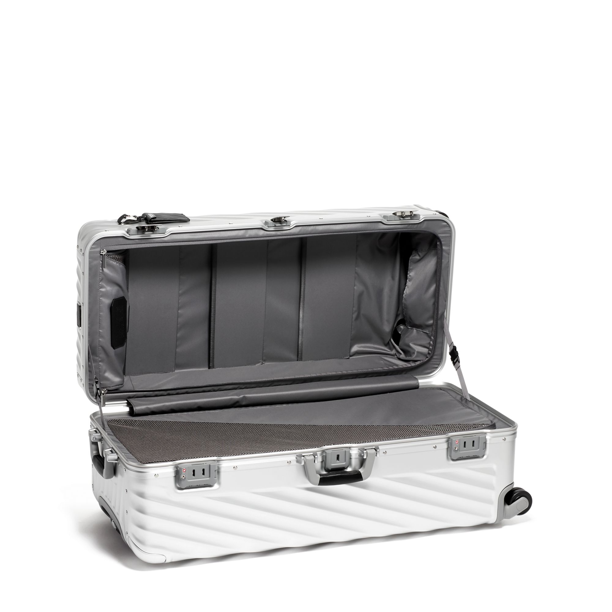 Tumi trunk clearance