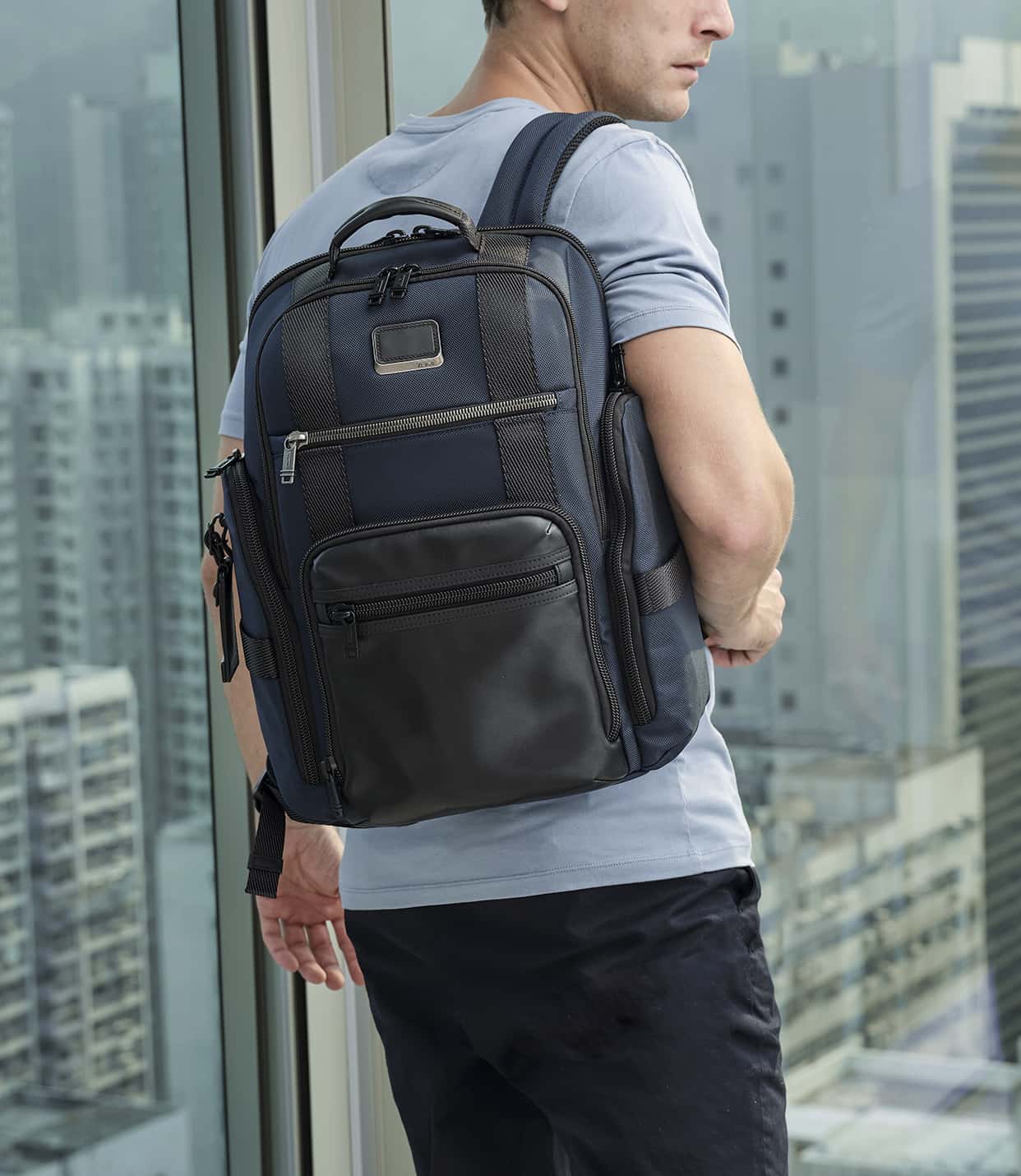 SHEPPARD DELUXE BFPK Blue - lifestyle | Tumi Thailand