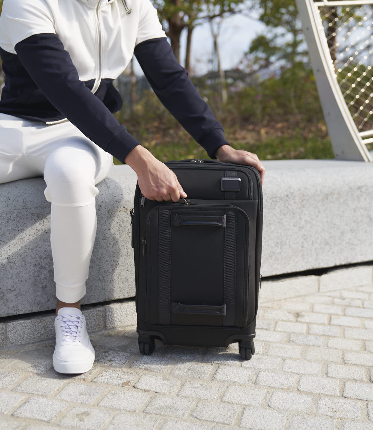 INTL FRONT LID 4WHL C/O BLACK - lifestyle | Tumi Thailand