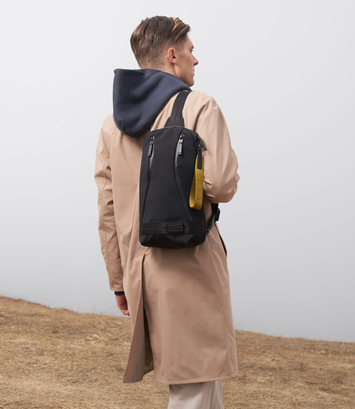 SKY SLING Black - lifestyle | Tumi Thailand