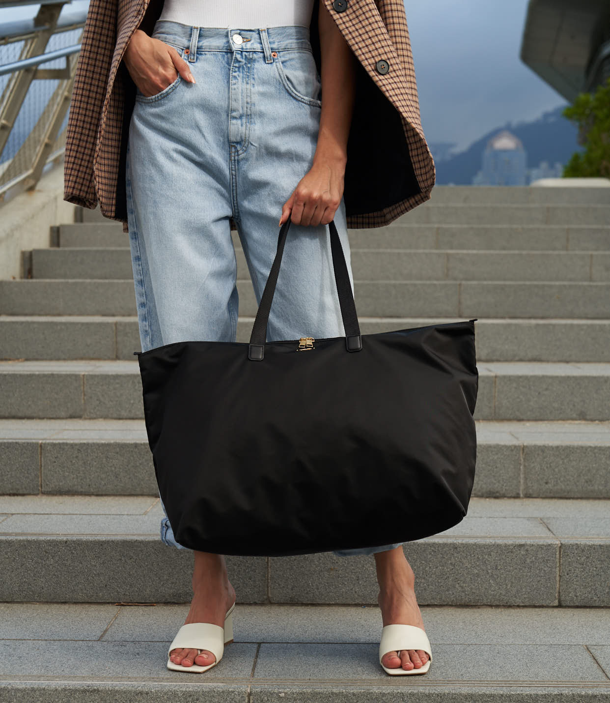 JUST IN CASE totes-bags Black - lifestyle | Tumi Thailand