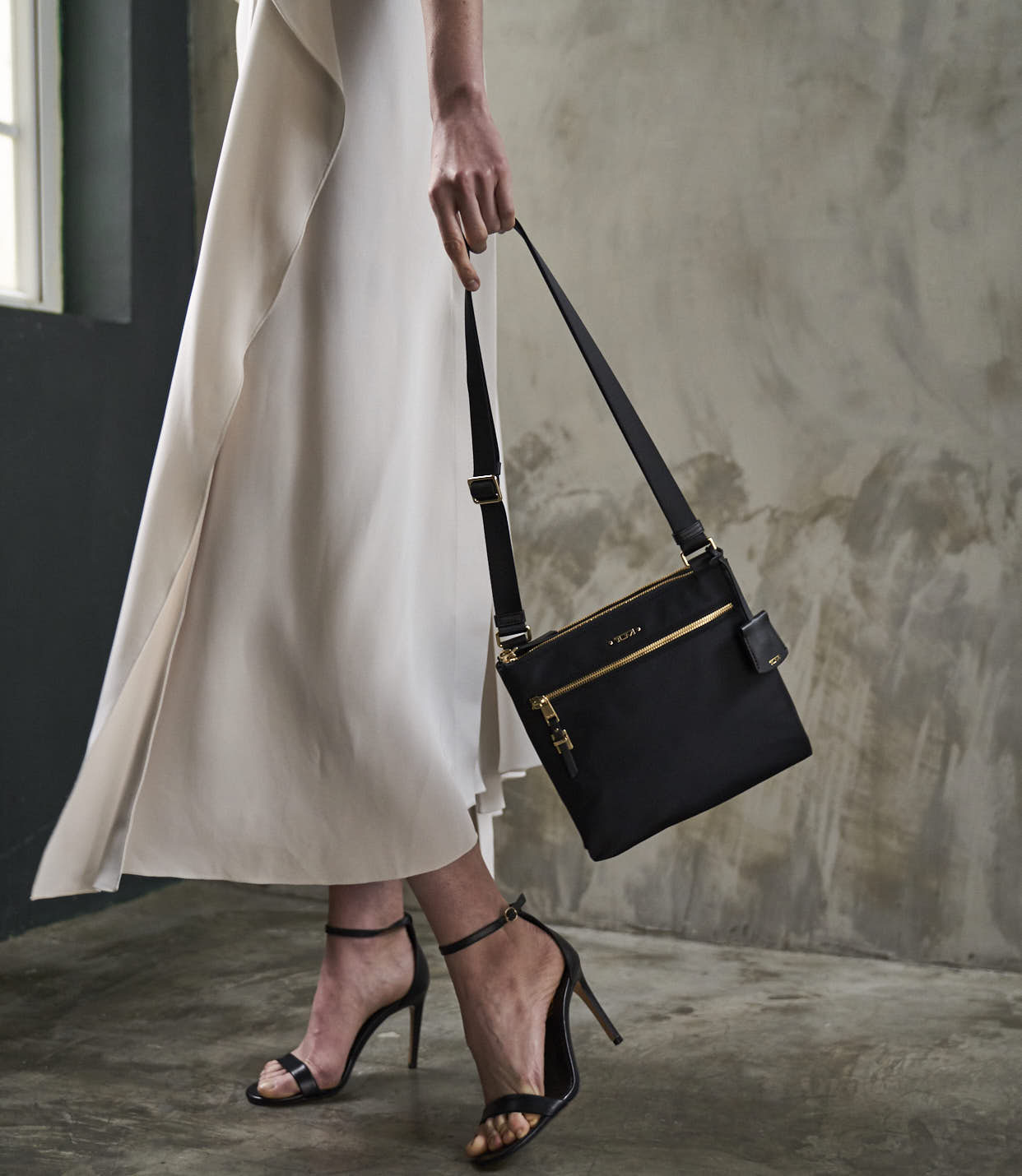 TULA CROSSBODY BLACK - lifestyle | Tumi Thailand
