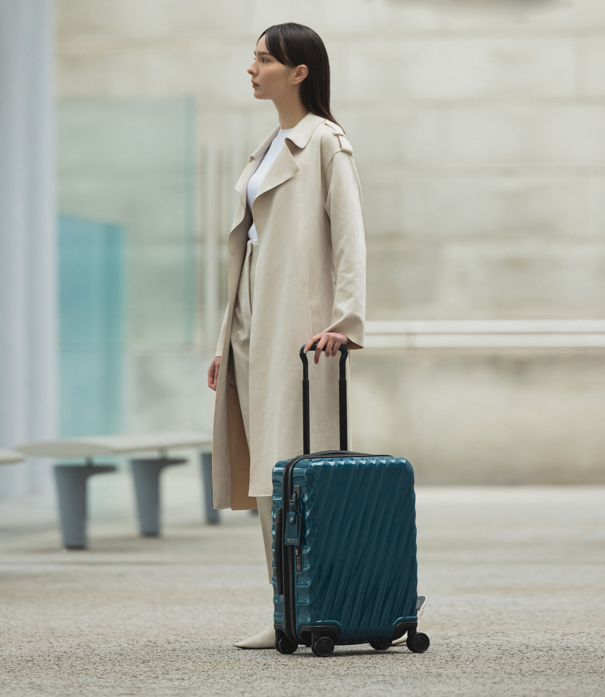 International Expandable 4 Wheeled Carry-On Dark Turquoise - lifestyle | Tumi Thailand