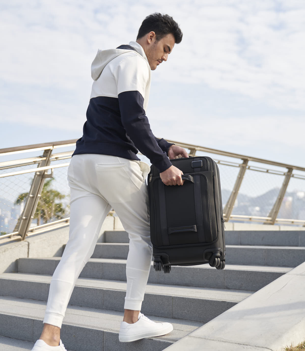 INTL FRONT LID 4WHL C/O BLACK - lifestyle | Tumi Thailand
