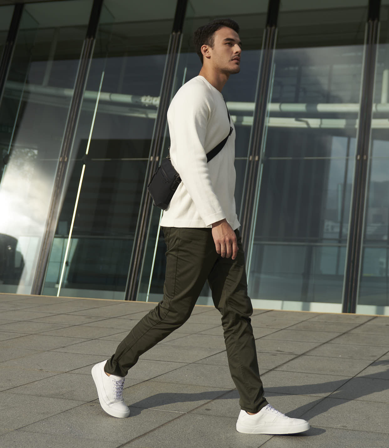 SHERMAN CROSSBODY BLACK - lifestyle | Tumi Thailand
