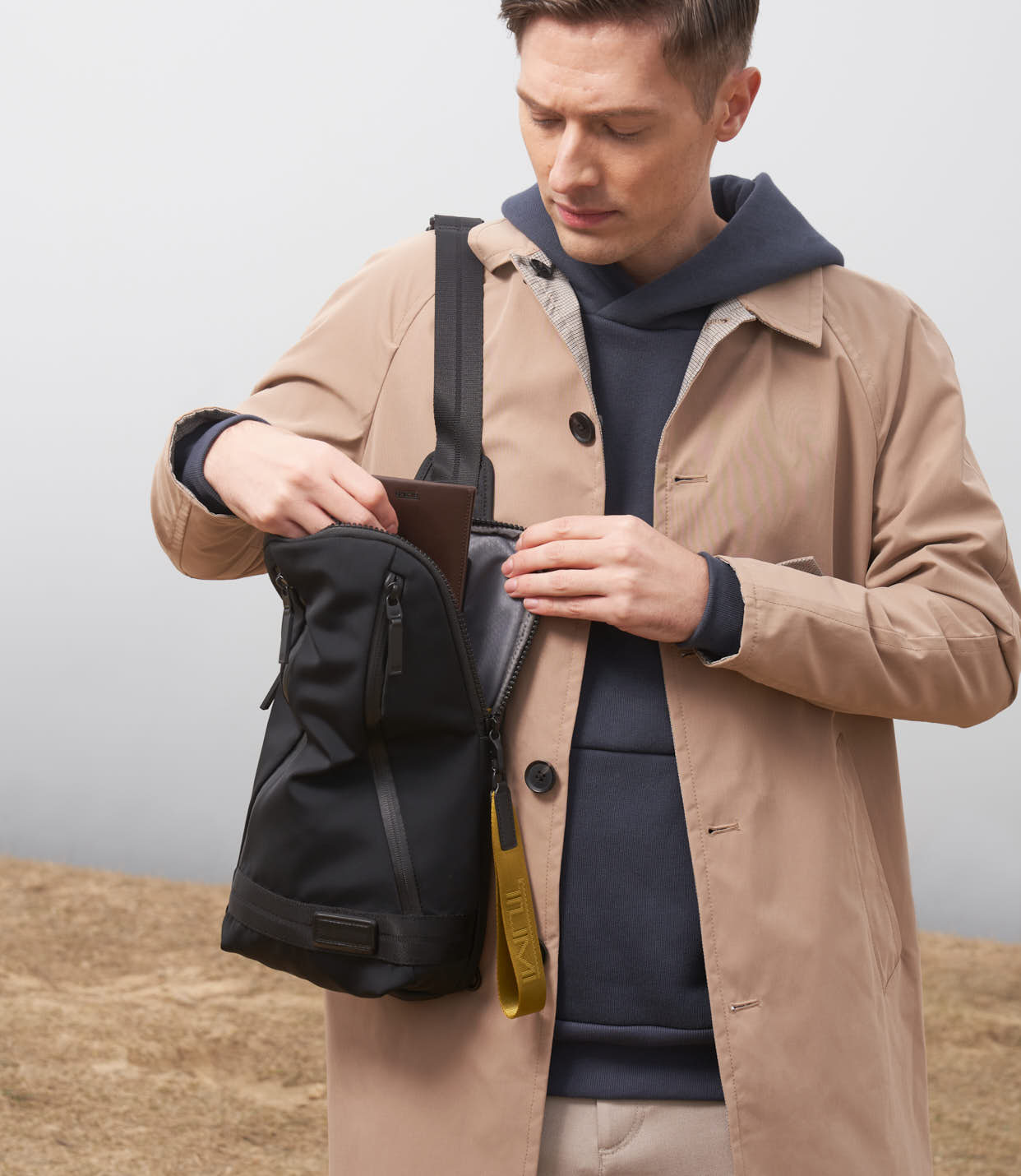 SKY SLING Black - lifestyle | Tumi Thailand