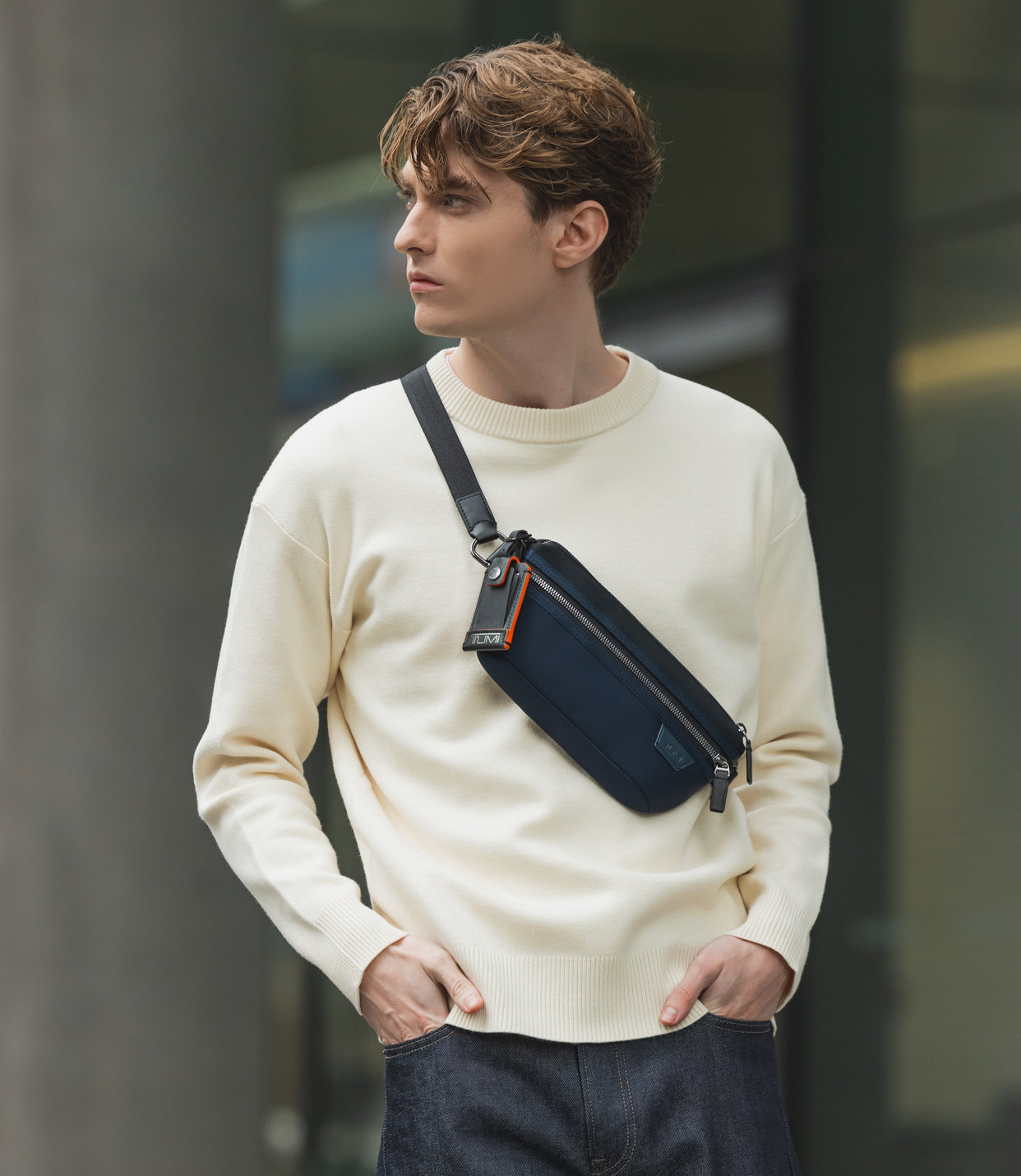 Daven Waist Pack Midnight Navy - lifestyle | Tumi Thailand