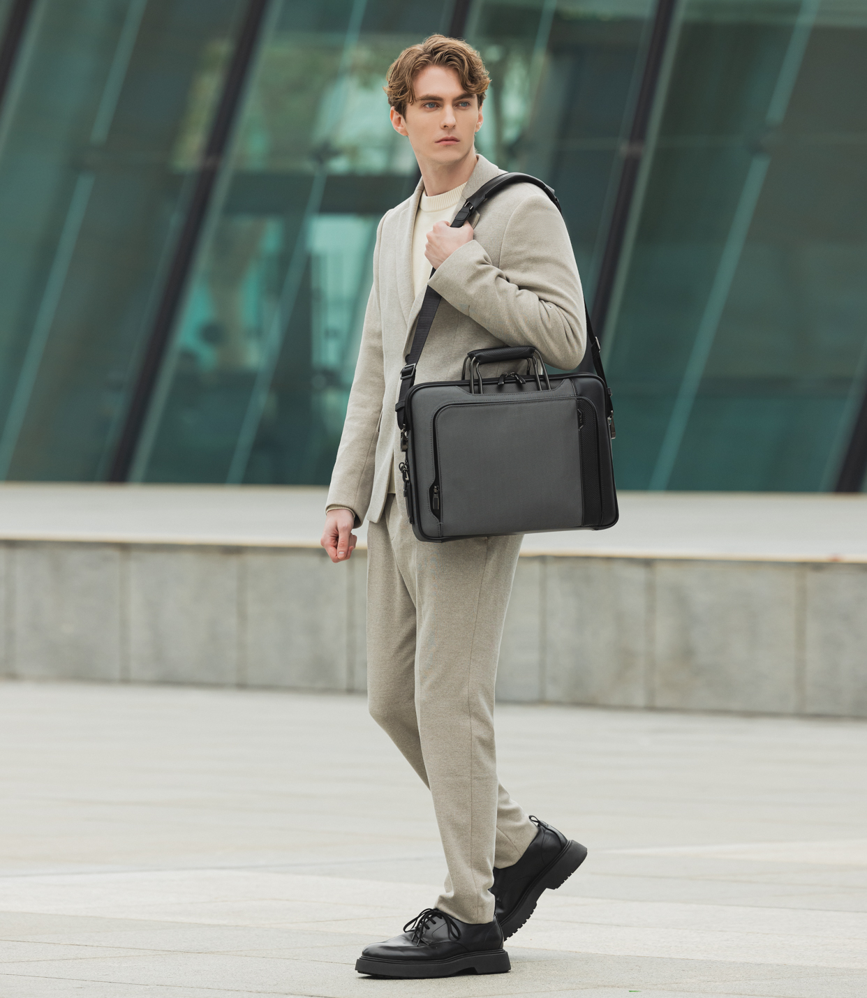 Hannover Slim Brief Titanium Grey - lifestyle | Tumi Thailand